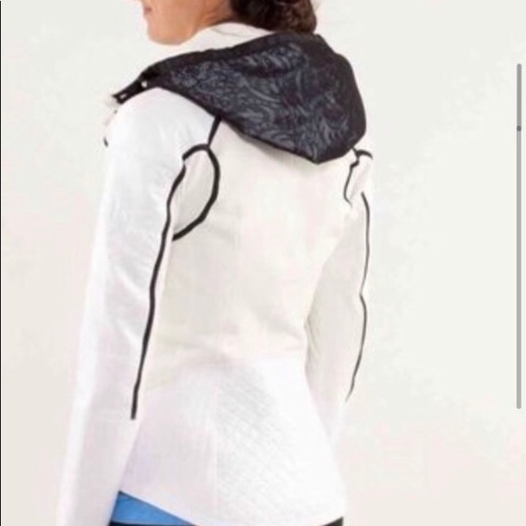 Lululemon run bundle up jacket size 6 - Picture 3 of 15